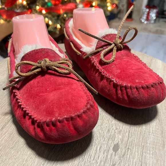 UGG Shoes - UGG Women’s Dakota Slipper size: 9 burgundy